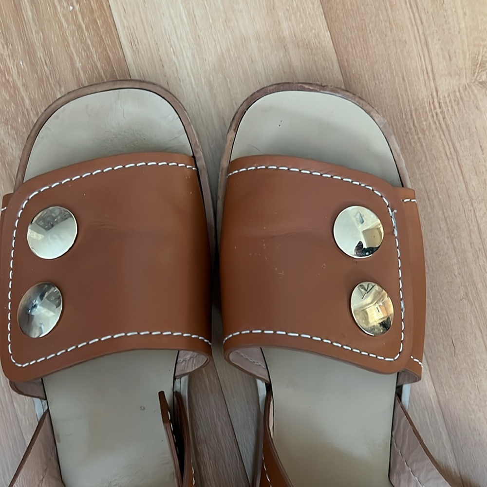 Lou.Earl Tan Leather Sandals with Gold Accents - Picture 5 of 16